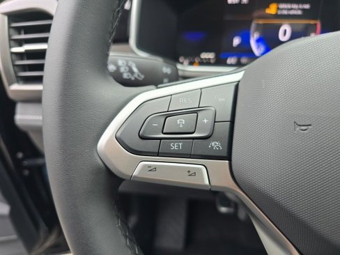 New 2025 Volkswagen Taos SE image 29