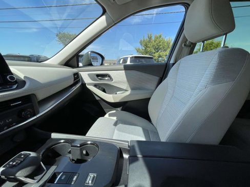 Used 2023 Nissan Rogue SV image 28