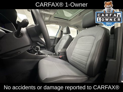 Used 2025 Volkswagen Jetta SE image 2