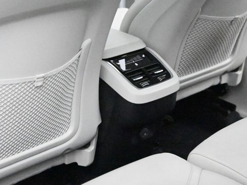 Certified 2024 Volvo XC90 B6 Ultimate w/ Protection Package Premier image 32