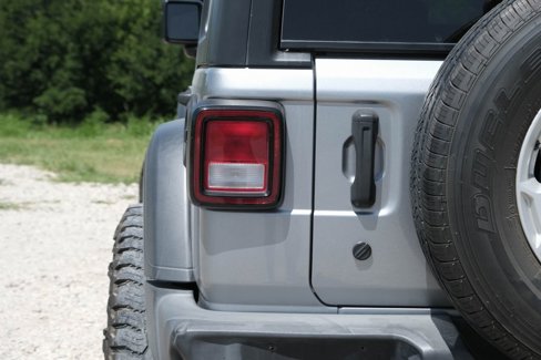 Used 2018 Jeep Wrangler Unlimited Sport S image 32