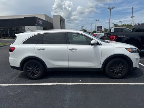 Used 2020 Kia Sorento LX w/ LX I4 Convenience Package image 3
