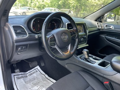 Used 2020 Jeep Grand Cherokee Laredo image 9