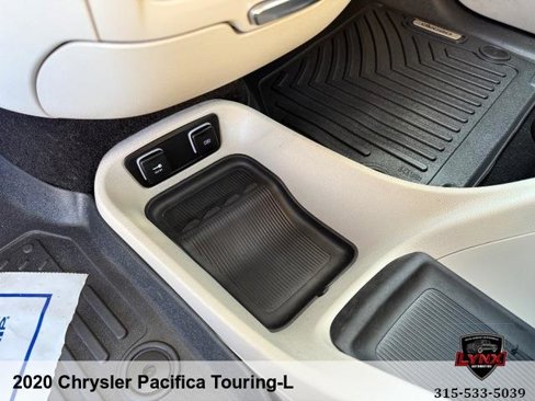 Used 2020 Chrysler Pacifica Touring-L image 32