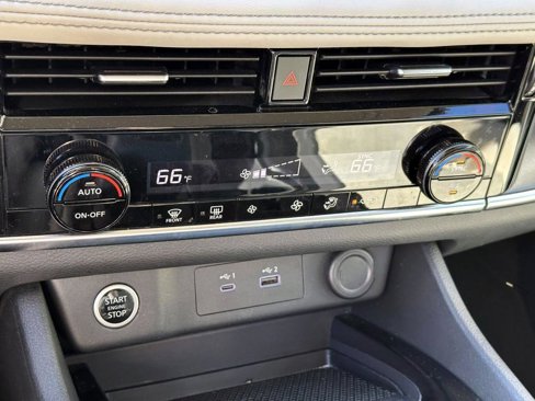 Used 2021 Nissan Rogue SV image 28