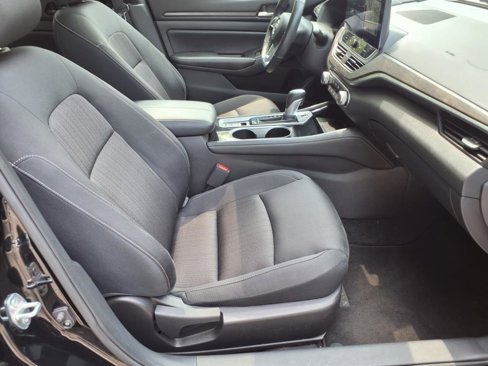 Used 2024 Nissan Altima 2.5 SV w/ SV Premium Package image 7