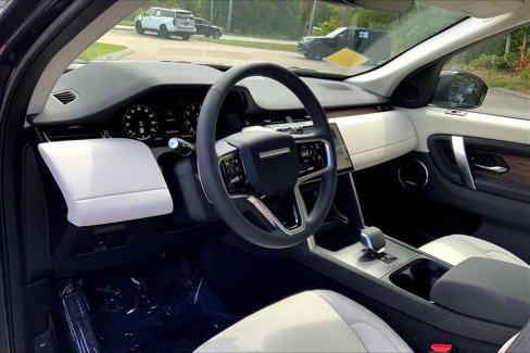 Used 2025 Land Rover Discovery Sport S image 16