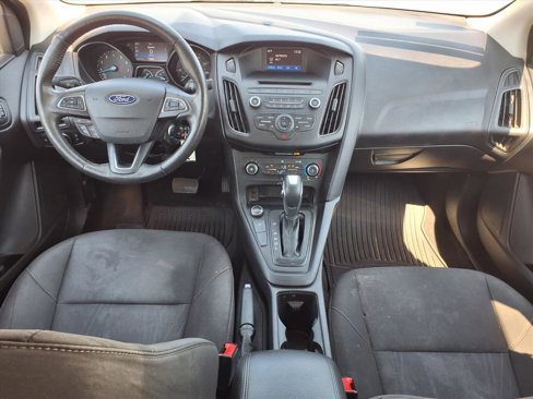 Used 2016 Ford Focus SE w/ SE Winter Package image 9