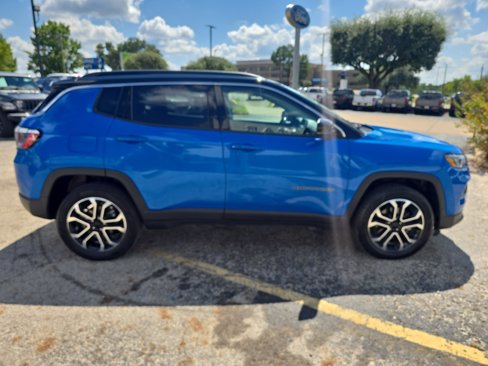 Used 2022 Jeep Compass Limited image 4