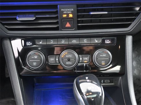 Certified 2022 Volkswagen Jetta SEL image 32