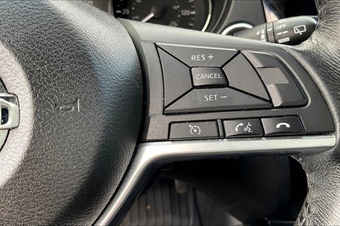 Used 2017 Nissan Rogue SL image 11