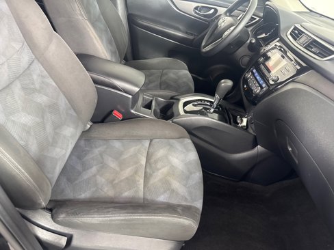 Used 2016 Nissan Rogue SV image 21