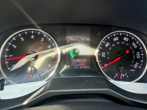 Used 2021 Toyota RAV4 XLE Premium image 28