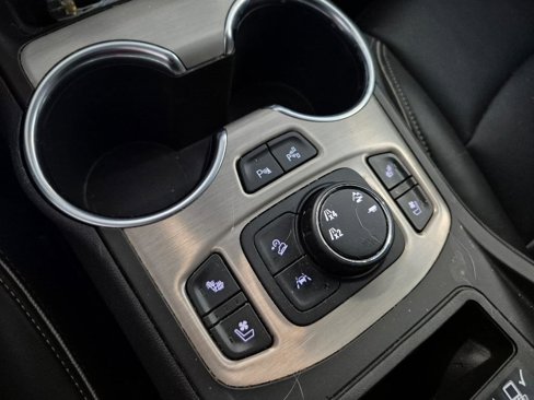 Used 2018 GMC Terrain Denali w/ Advanced Safety Package image 21