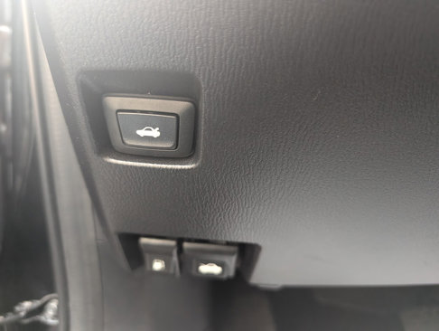 Used 2015 MAZDA MAZDA3 i Sport image 32
