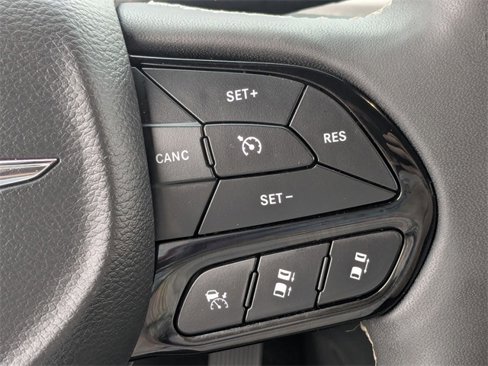 Used 2024 Chrysler Pacifica Premium image 22