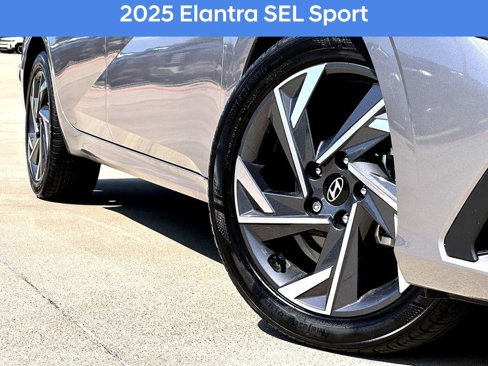 Used 2025 Hyundai Elantra Sport image 2