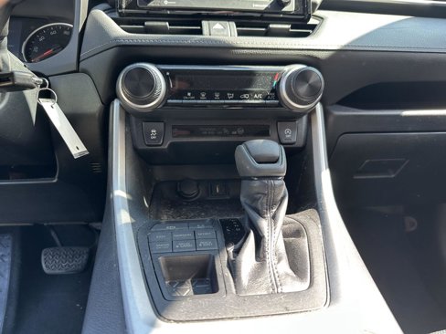 Used 2020 Toyota RAV4 LE image 23