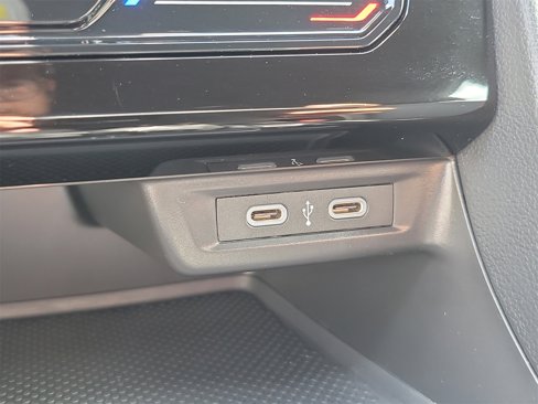 Certified 2025 Volkswagen Jetta Sport image 23