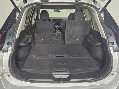 Used 2018 Nissan Rogue SV image 18