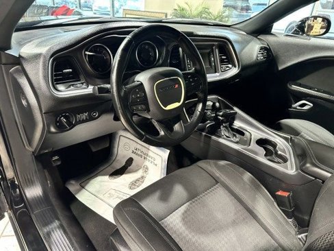 Used 2016 Dodge Challenger SXT image 13