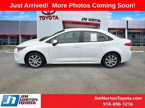 Used 2022 Toyota Corolla LE image 5