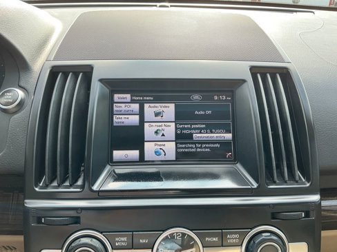 Used 2013 Land Rover LR2 image 19
