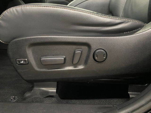 Used 2019 Toyota Highlander XLE image 12
