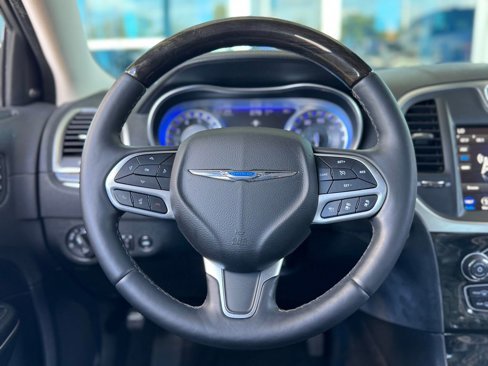 Used 2018 Chrysler 300 Limited w/ Safetytec Plus Group image 5