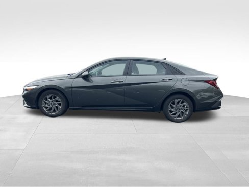 Used 2024 Hyundai Elantra SEL image 4