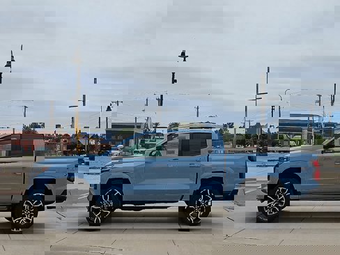 New 2025 Chevrolet Colorado Z71 image 2