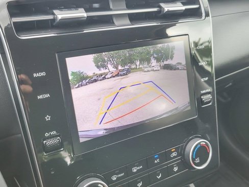 Used 2022 Hyundai Tucson SE image 16
