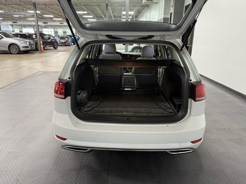 Used 2018 Volkswagen Golf SE image 24