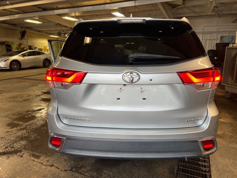 Used 2017 Toyota Highlander Limited image 16