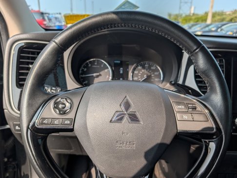 Used 2020 Mitsubishi Outlander AWD image 13
