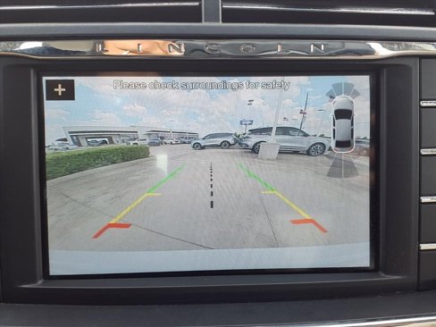 Used 2017 Lincoln Continental Select image 5