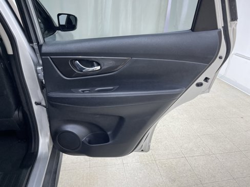 Used 2019 Nissan Rogue SV image 13