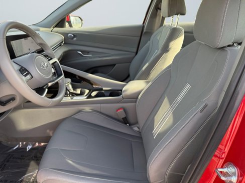 Used 2023 Hyundai Elantra SEL w/ Convenience Package image 9