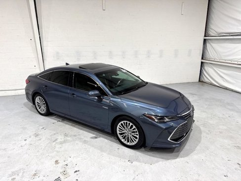 Used 2020 Toyota Avalon Limited image 10