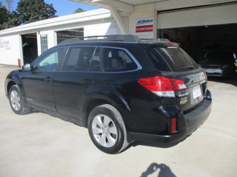 Used 2010 Subaru Outback 2.5i Premium image 13