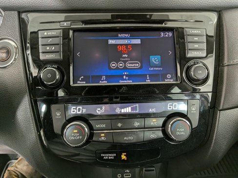 Used 2020 Nissan Rogue SV image 15