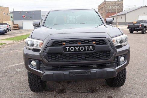 Used 2017 Toyota Tacoma TRD Off-Road image 12