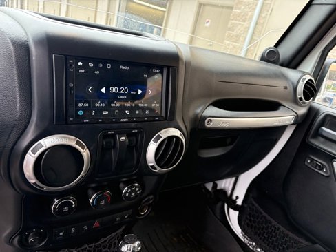Used 2014 Jeep Wrangler Sahara image 18