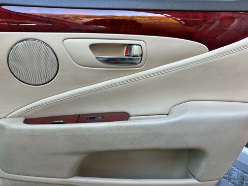 Used 2011 Lexus LS 460 image 10