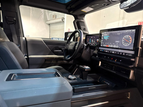 Used 2024 GMC Hummer EV 3X w/ LPO, Illumination Package image 32