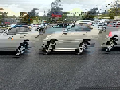 Used 2010 Chevrolet Impala LS image 2