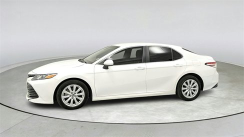 Used 2018 Toyota Camry LE image 6