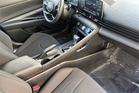 Certified 2025 Hyundai Elantra Sport image 16