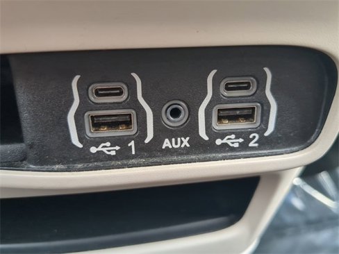 Used 2022 Chrysler Voyager LX image 21