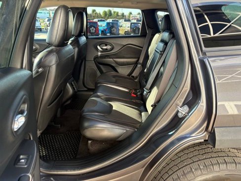 Used 2017 Jeep Cherokee Trailhawk w/ Comfort/Convenience Group image 22